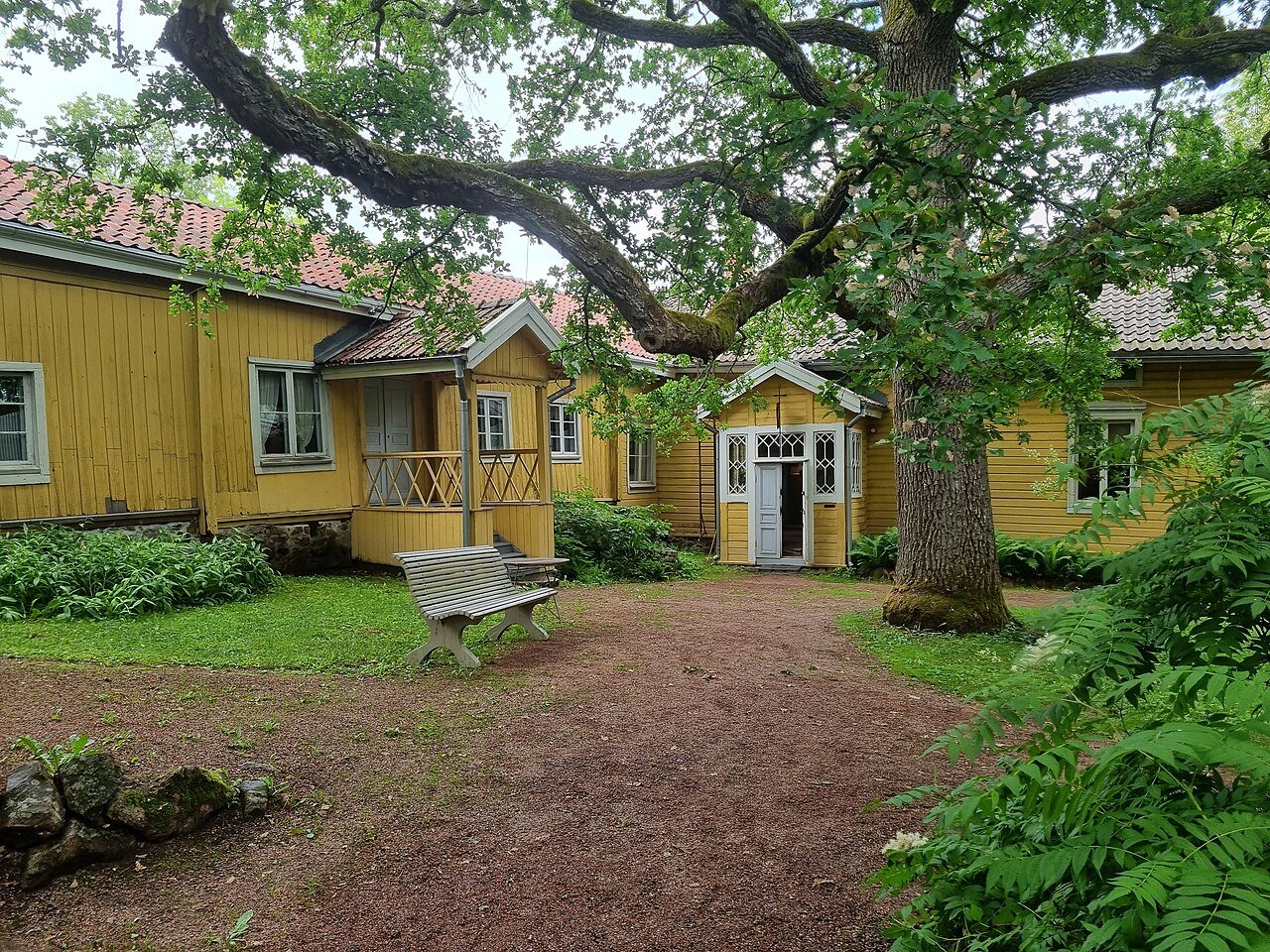 Naantalin museon keltaiset puutalot Mannerheiminkadulla