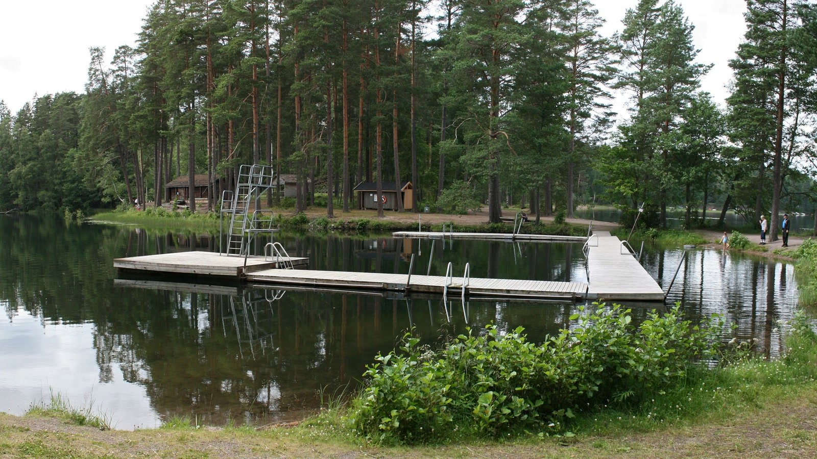 Suujärven uimala laituneen Saaren kansanpuistossa