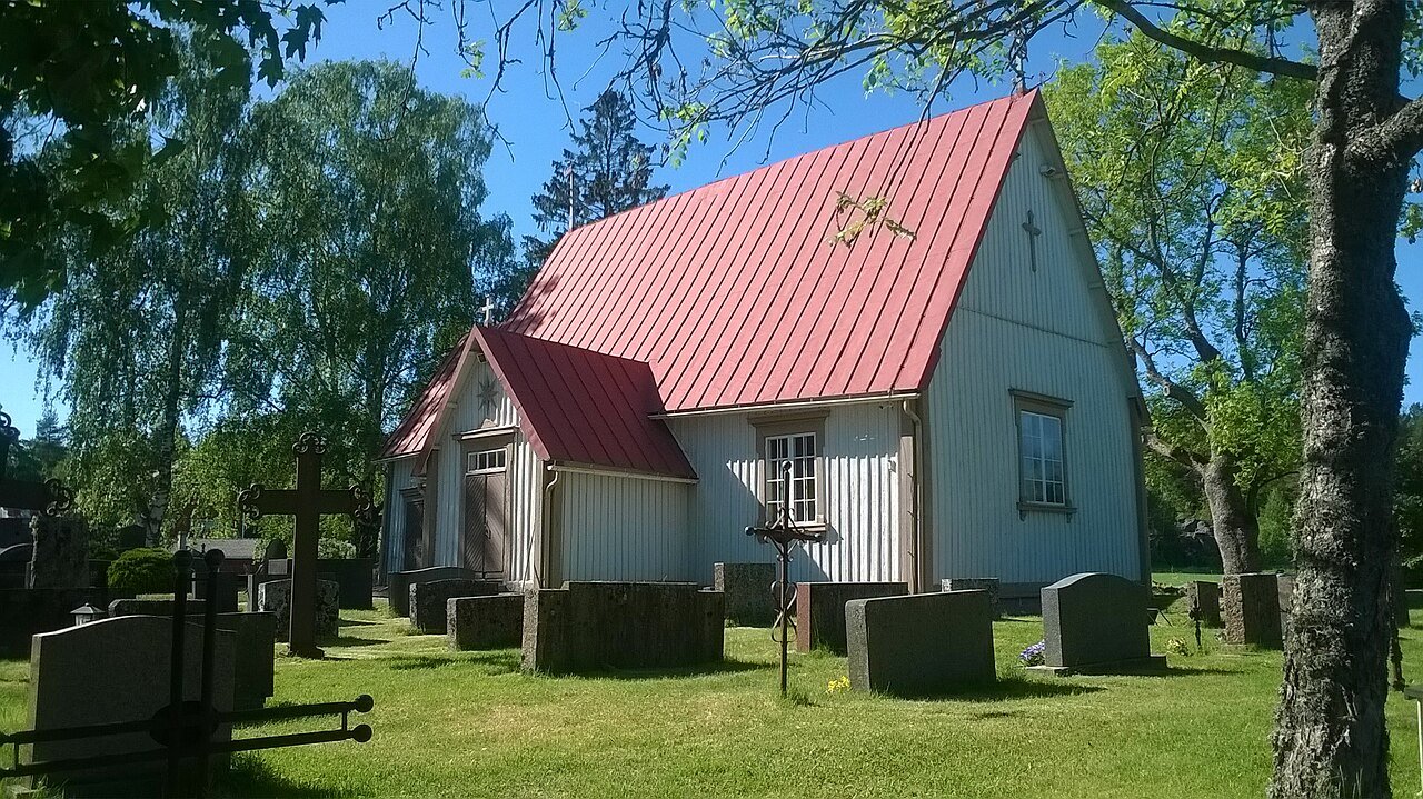 Velkuan kirkko ja hautausmaa Palvan saaressa